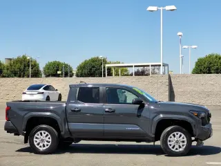 Toyota Tacoma 2024 4x4 SR5 4p Cab Doble 6.1 ft LB