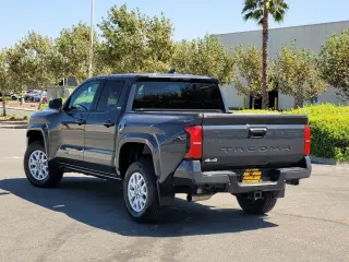 Toyota Tacoma 2024 4x4 SR5 4p Cab Doble 6.1 ft LB