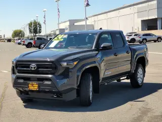 Toyota Tacoma 2024 4x4 SR5 4p Cab Doble 6.1 ft LB