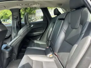 Volvo XC60 2024 AWD B5 Core Tema Oscuro 4p SUV