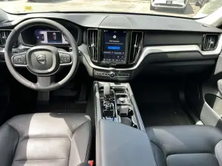Volvo XC60 2024 AWD B5 Core Tema Oscuro 4p SUV
