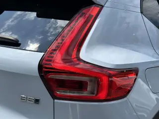 Volvo XC40 2024 AWD B5 Plus Tema Oscuro 4p SUV