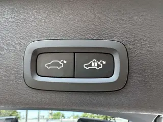 Volvo XC40 2024 AWD B5 Plus Tema Oscuro 4p SUV