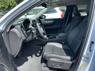 Volvo XC40 2024 AWD B5 Plus Tema Oscuro 4p SUV