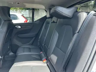 Volvo XC40 2024 AWD B5 Plus Tema Oscuro 4p SUV