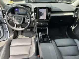 Volvo XC40 2024 AWD B5 Plus Tema Oscuro 4p SUV