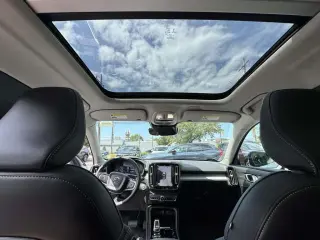 Volvo XC40 2024 AWD B5 Plus Tema Oscuro 4p SUV