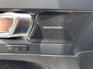 Volvo XC40 2024 AWD B5 Plus Tema Oscuro 4p SUV