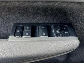 Volvo XC40 2024 AWD B5 Plus Tema Oscuro 4p SUV
