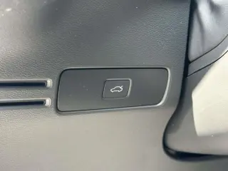 Volvo XC40 2024 AWD B5 Plus Tema Oscuro 4p SUV