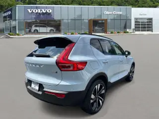 Volvo XC40 2024 AWD B5 Plus Tema Oscuro 4p SUV