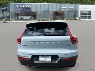Volvo XC40 2024 AWD B5 Plus Tema Oscuro 4p SUV