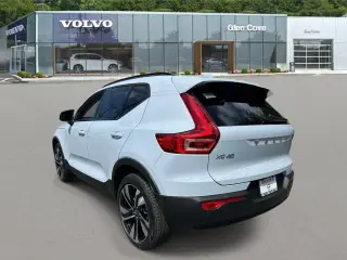 Volvo XC40 2024 AWD B5 Plus Tema Oscuro 4p SUV