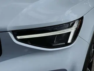 Volvo XC40 2024 AWD B5 Plus Tema Oscuro 4p SUV