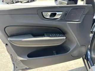 Volvo XC60 2025 AWD B5 Plus Tema Oscuro 4p SUV