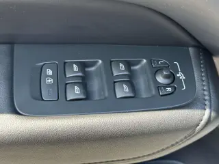 Volvo XC60 2025 AWD B5 Plus Tema Oscuro 4p SUV
