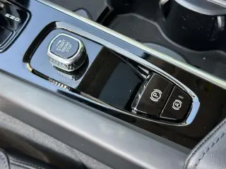Volvo XC60 2025 AWD B5 Plus Tema Oscuro 4p SUV