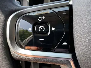 Volvo XC60 2025 AWD B5 Plus Tema Oscuro 4p SUV