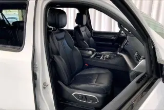 Jeep Wagoneer L 2024 4x2 Serie II 4p SUV