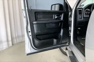 Ram 1500 Classic 2019 4x4 Tradesman 4p. Cabina Cuadrada Cuadrada 6,3 pies ST Camioneta