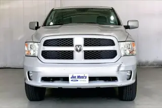 Ram 1500 Classic 2019 4x4 Tradesman 4p. Cabina Cuadrada Cuadrada 6,3 pies ST Camioneta