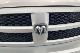 Ram 1500 Classic 2019 4x4 Tradesman 4p. Cabina Cuadrada Cuadrada 6,3 pies ST Camioneta