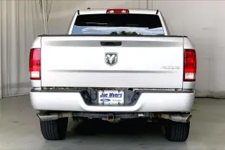 Ram 1500 Classic 2019 4x4 Tradesman 4p. Cabina Cuadrada Cuadrada 6,3 pies ST Camioneta