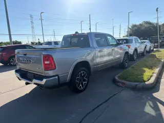 Ram 1500 2025 4x4 Laramie 4p Cabina Crew 5.6 ft. SB Camioneta