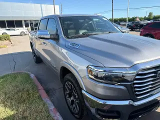 Ram 1500 2025 4x4 Laramie 4p Cabina Crew 5.6 ft. SB Camioneta