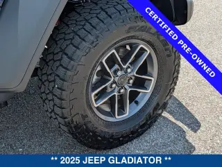 Jeep Gladiator 2025 4x4 Mojave 4p Cabina de Tripulante 5,0 ft. CA