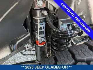Jeep Gladiator 2025 4x4 Mojave 4p Cabina de Tripulante 5,0 ft. CA