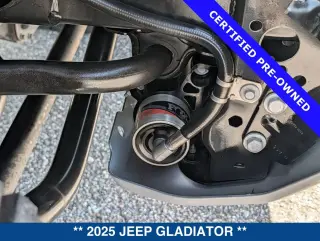 Jeep Gladiator 2025 4x4 Mojave 4p Cabina de Tripulante 5,0 ft. CA