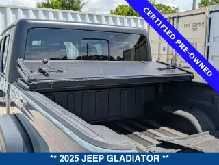 Jeep Gladiator 2025 4x4 Mojave 4p Cabina de Tripulante 5,0 ft. CA