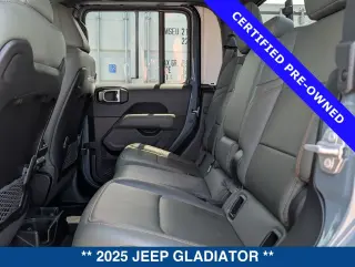 Jeep Gladiator 2025 4x4 Mojave 4p Cabina de Tripulante 5,0 ft. CA