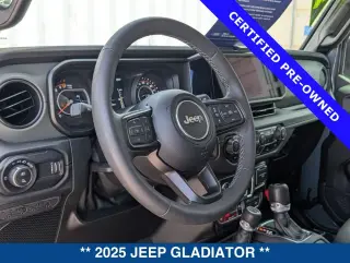 Jeep Gladiator 2025 4x4 Mojave 4p Cabina de Tripulante 5,0 ft. CA