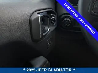 Jeep Gladiator 2025 4x4 Mojave 4p Cabina de Tripulante 5,0 ft. CA