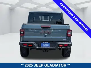 Jeep Gladiator 2025 4x4 Mojave 4p Cabina de Tripulante 5,0 ft. CA