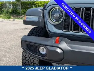 Jeep Gladiator 2025 4x4 Mojave 4p Cabina de Tripulante 5,0 ft. CA