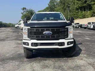 Ford F-250 Super Duty 2024 4x4 XLT 4dr Crew Cab 6.8 ft. SB Pickup