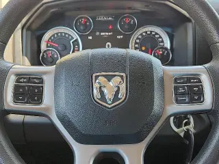 Ram 1500 Classic 2023 4x2 SLT 4p Camioneta Cabina Cuadrada 5.5 pies BA