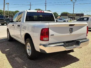Ram 1500 Classic 2023 4x2 SLT 4p Camioneta Cabina Cuadrada 5.5 pies BA