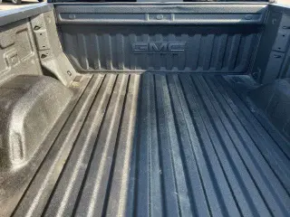 GMC Sierra 1500 2024 4x2 Elevation 4p. Cabina Crew de 5.8 pies de caja trasera