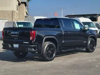 GMC Sierra 1500 2024 4x2 Elevation 4p. Cabina Crew de 5.8 pies de caja trasera