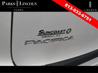 Chrysler Pacifica 2024 Touring L 4p Minivan