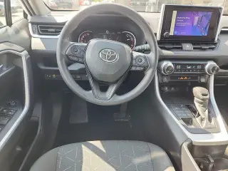 Toyota RAV4 2024 AWD XLE 4dr SUV