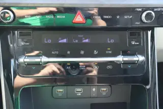 Kia Carnival 2024 EX Minivan 4puertas