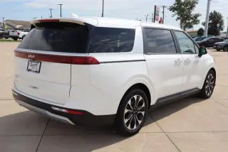 Kia Carnival 2024 EX Minivan 4puertas