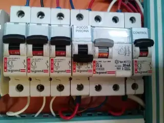 ELECTRICISTA CALASANZ URGENCIA