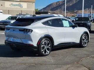 Ford Mustang Mach-E 2023 Premium 4p SUV