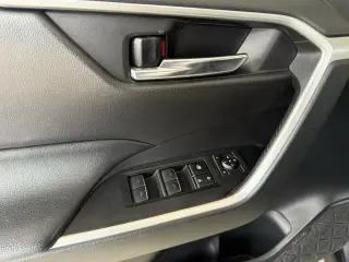 Toyota RAV4 2022 AWD XLE 4p SUV